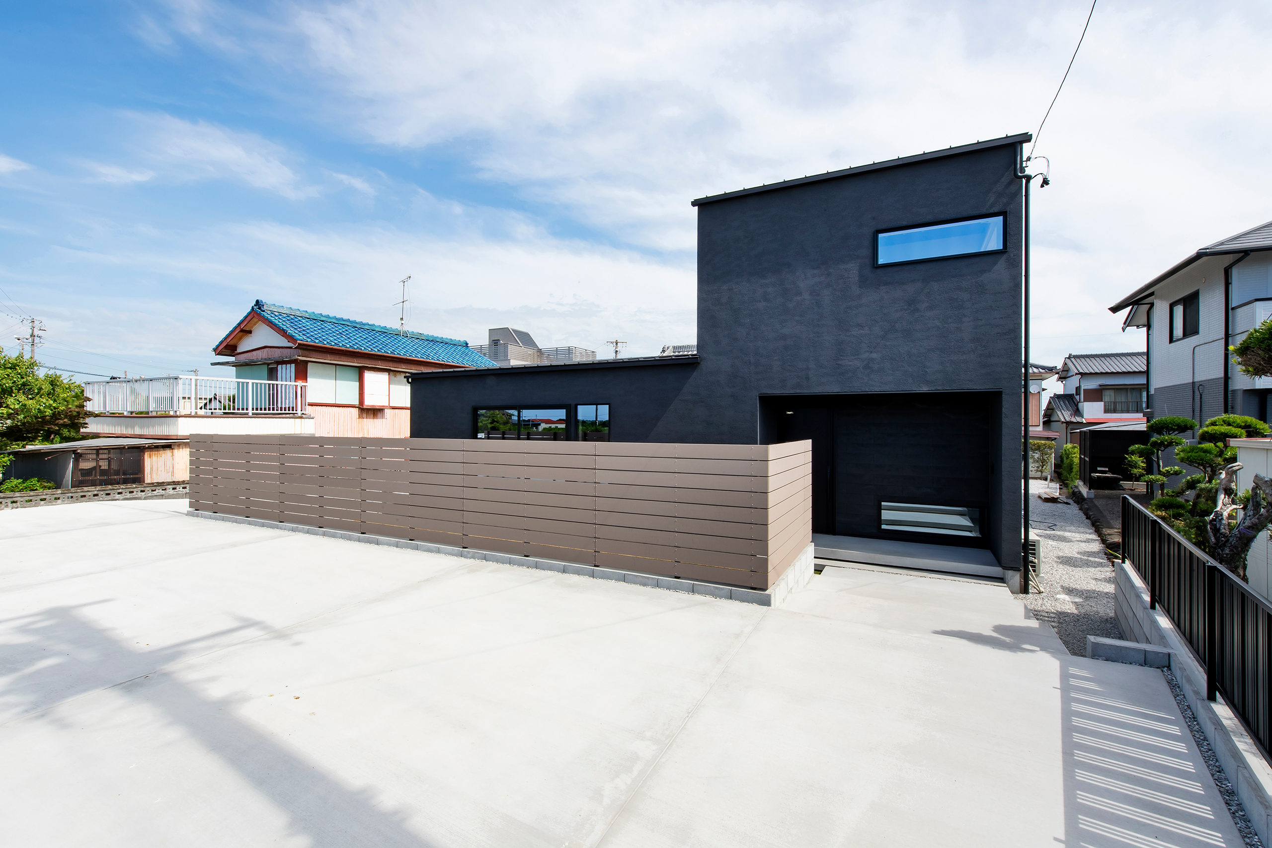 ホテルライクな上質空間が広がるシンプルで高級感ある住まい